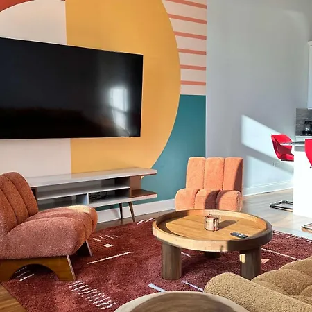 Chic 2 Bedroom 1 Parking Sleeps 6
